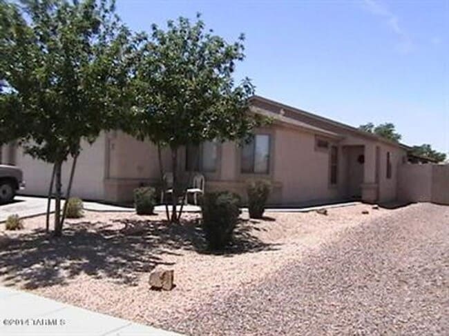 Building Photo - Beautiful 4 bedroom, 2 bath home available