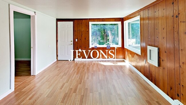 Building Photo - Pet-friendly single-family home in Tieton ...