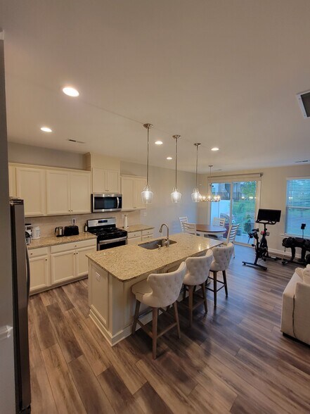 Building Photo - 5806 Clan Maclaine Dr