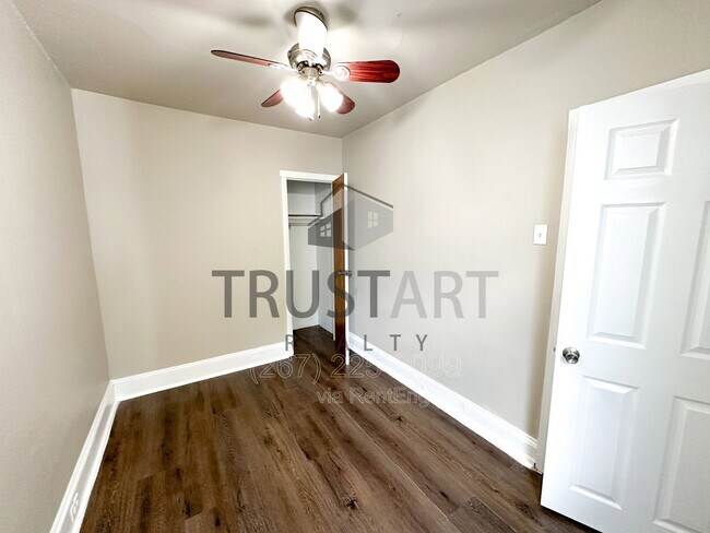 Building Photo - 3885 Manor St