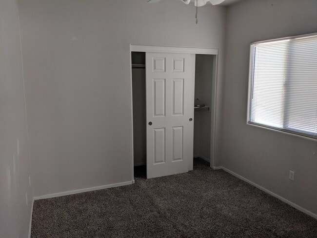 Building Photo - 3 Bedroom and 2 Bath Red Rock Rental.