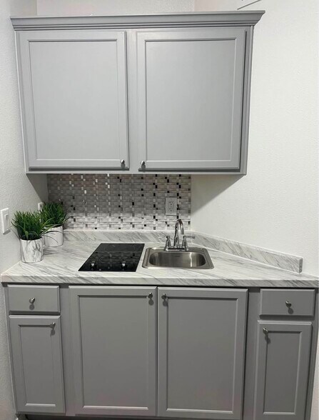 Building Photo - 600 Sardinia Cir