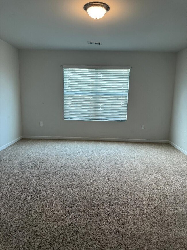 Building Photo - 2934 Ellesmere Cir