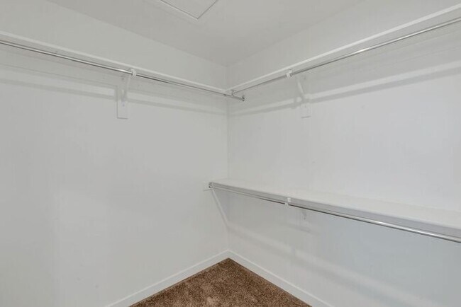 Building Photo - Like New Chic, Modern Spotless w 2 car attached