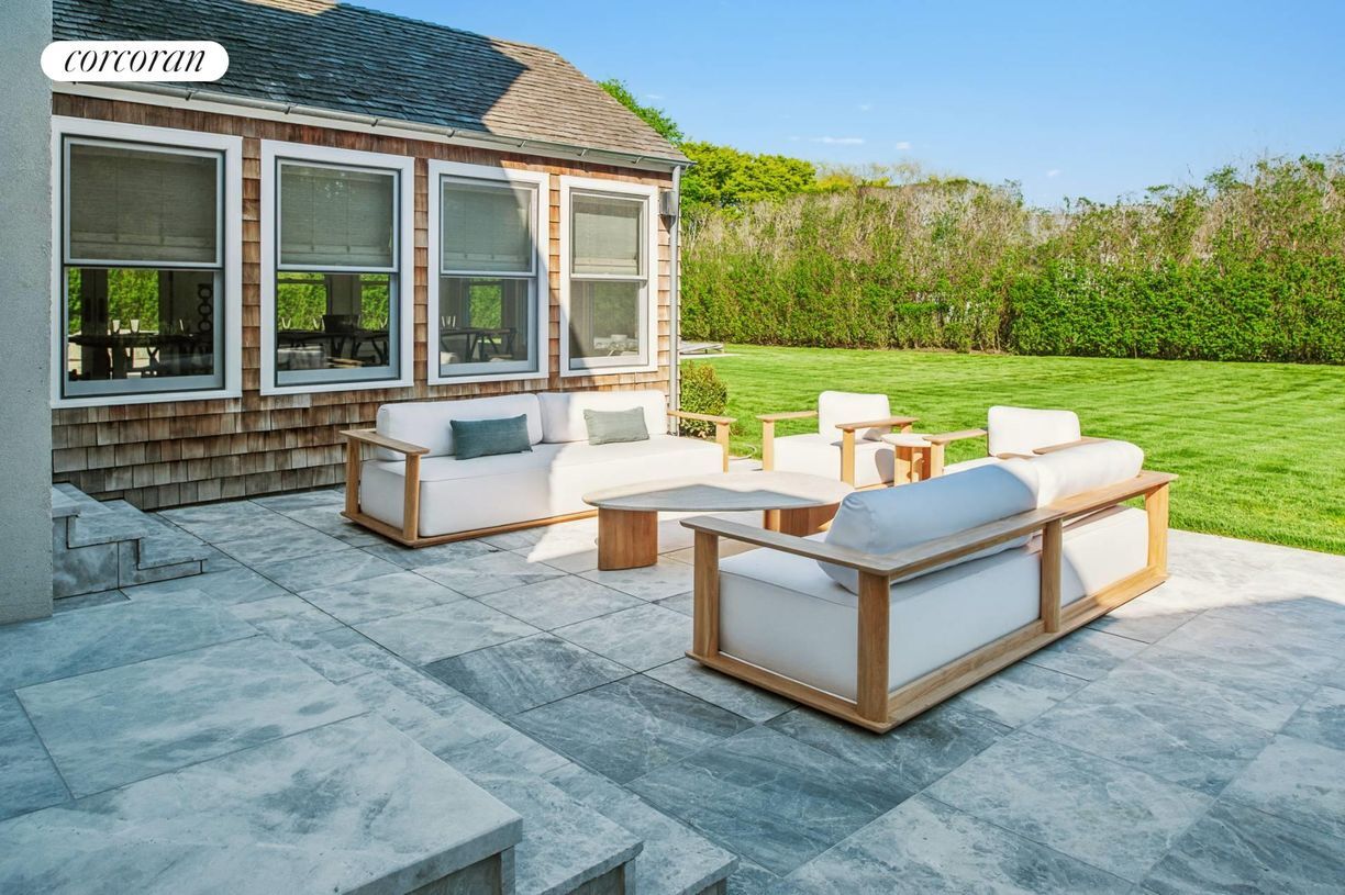 Building Photo - 25 Jobs Ln