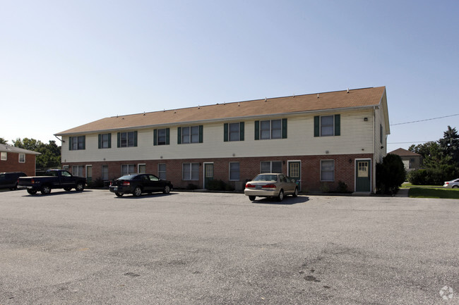 Exterior - Penn Square Apartments