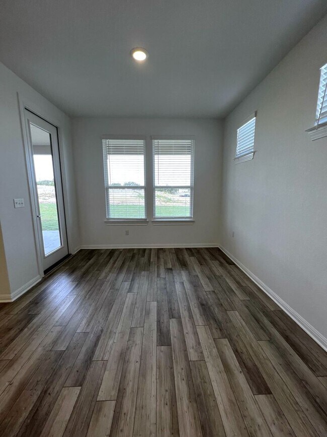 Building Photo - 106 Middle Crk Rd