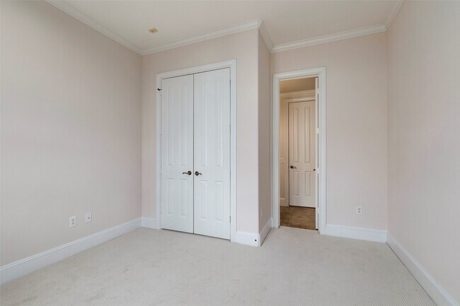 Building Photo - 7134 Mapleridge St