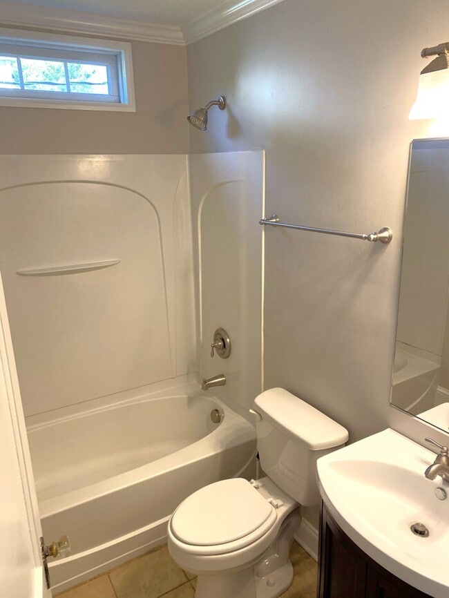 Building Photo - Charming Vintage Ranch, Den, Fireplace, Screened Porch