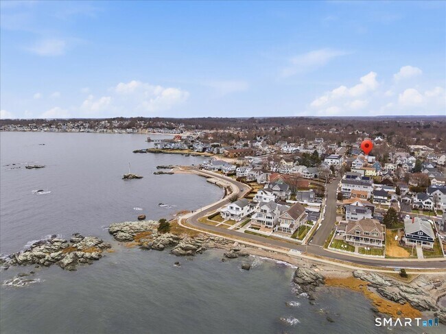 Building Photo - 32 1/2 Village Rd