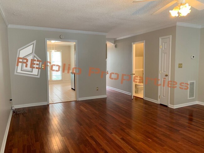 Building Photo - Charming 2-Story 2 BR Townhome @ Paxton To...