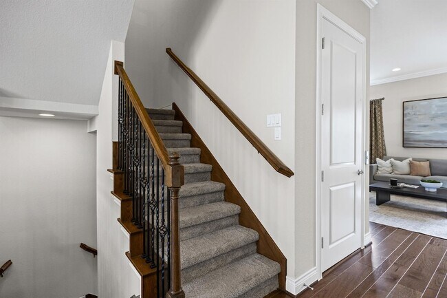 Building Photo - 1112 Highknoll Ln