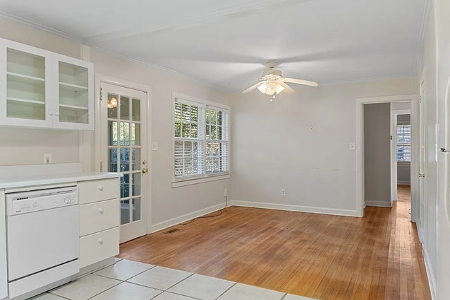 Building Photo - 2206 White Oak Dr