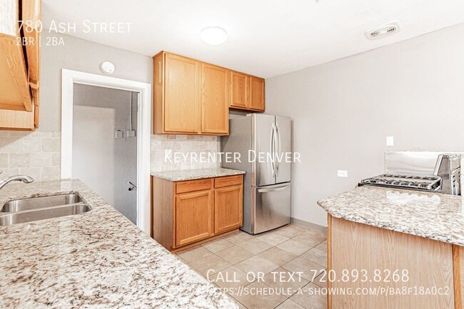 Building Photo - Renovated 2 Bed 2 Bath Duplex with Finishe...