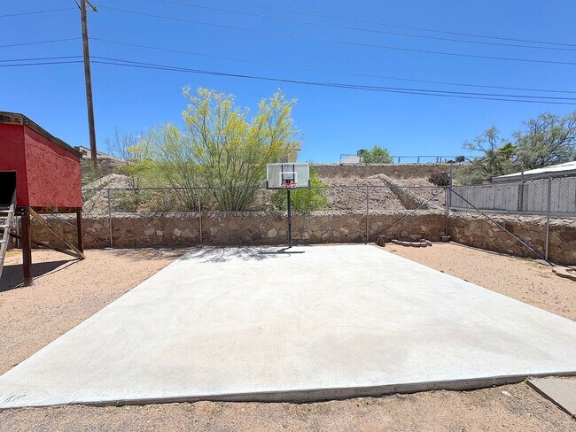Building Photo - West El Paso 4 Bed/2Bath