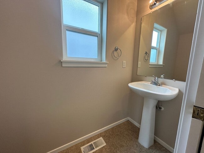 Building Photo - S0476