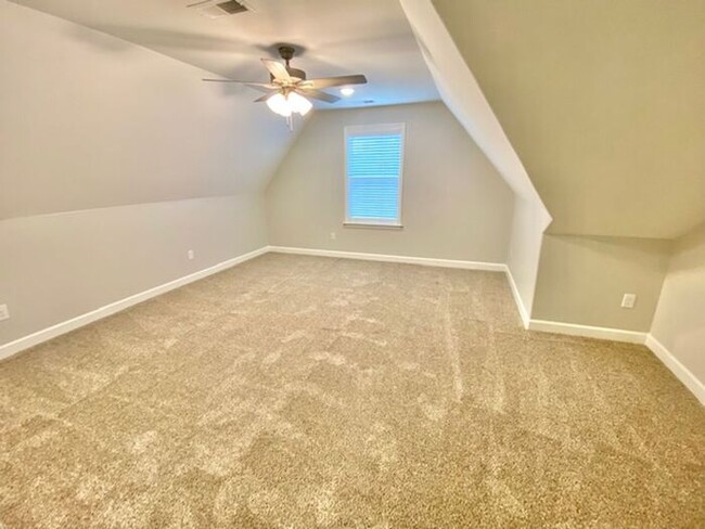 Building Photo - Now Leasing a 5 Bedroom 3 Bath Home in Byh...