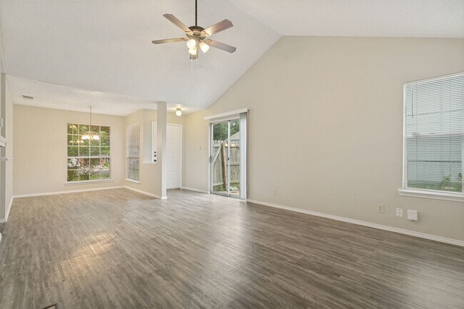 Building Photo - 2-BEDROOM DUPLEX