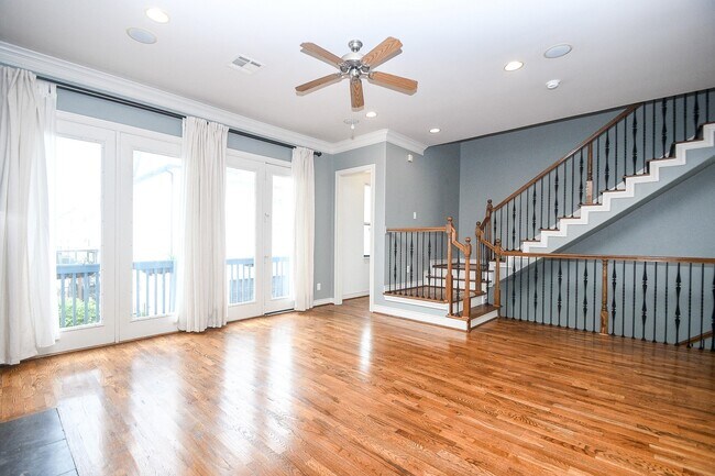 Building Photo - 2222 Hilshire Lake Dr