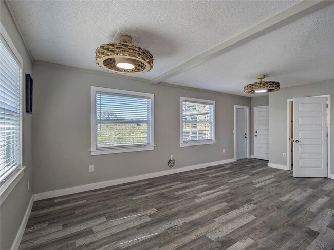 Building Photo - 6504 Lincoln Rd