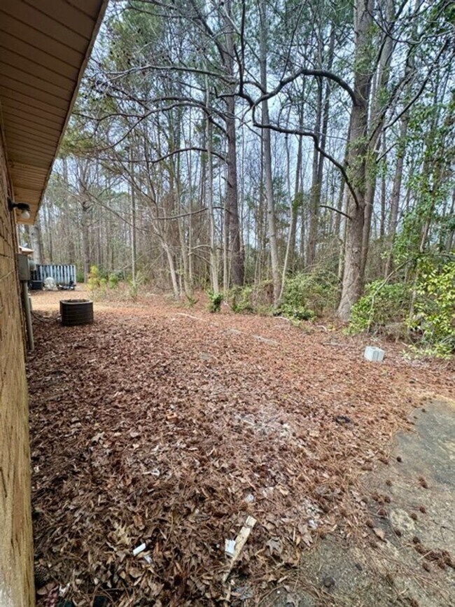 Building Photo - Affordable Ground-Level Living in Greenwood