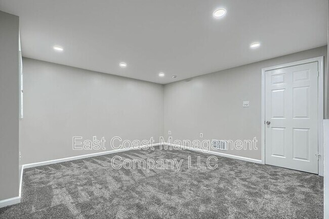 Building Photo - 26 King Richard Ct