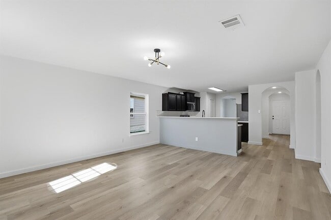 Building Photo - 4001 Cressler Ln