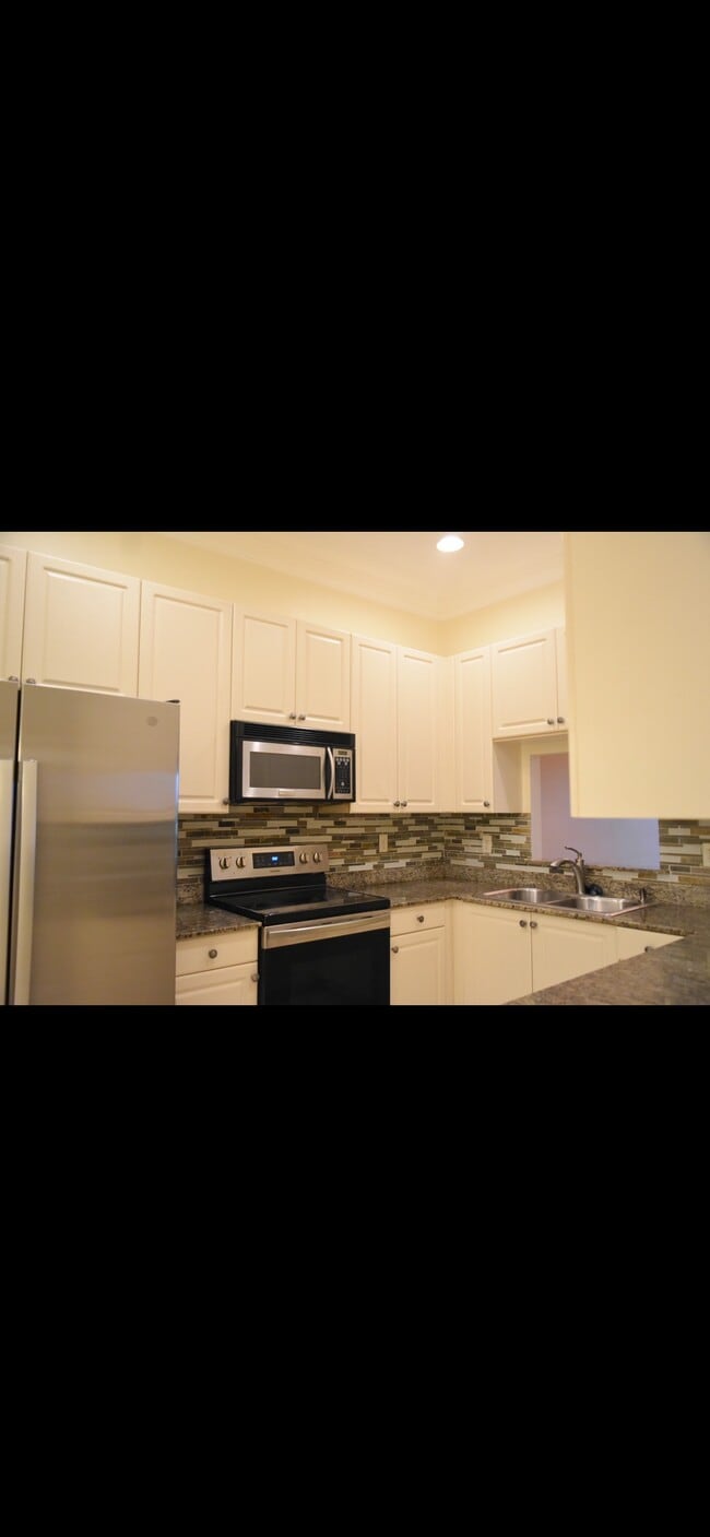Building Photo - 3240 Fairway Cir