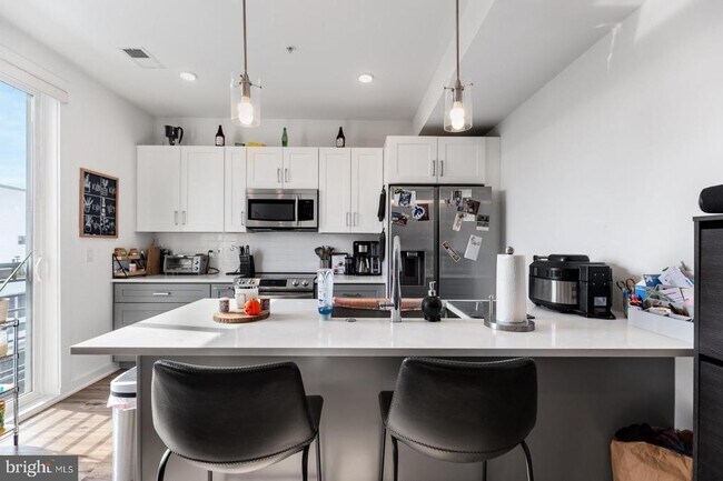 Building Photo - 304 Master St