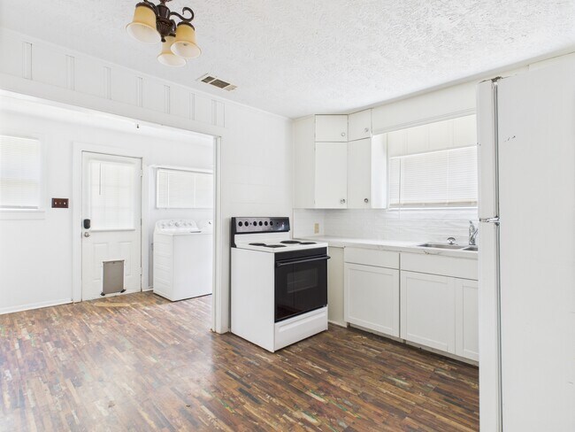 Building Photo - 138 Watson St