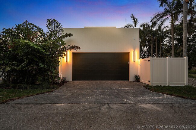 Building Photo - 731 SE 4th Ave