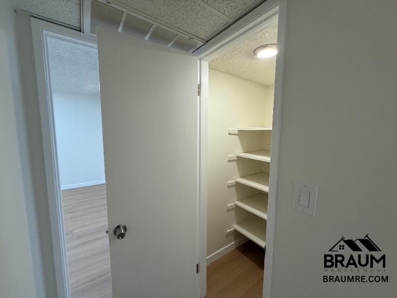 Building Photo - 5461 Kester Ave