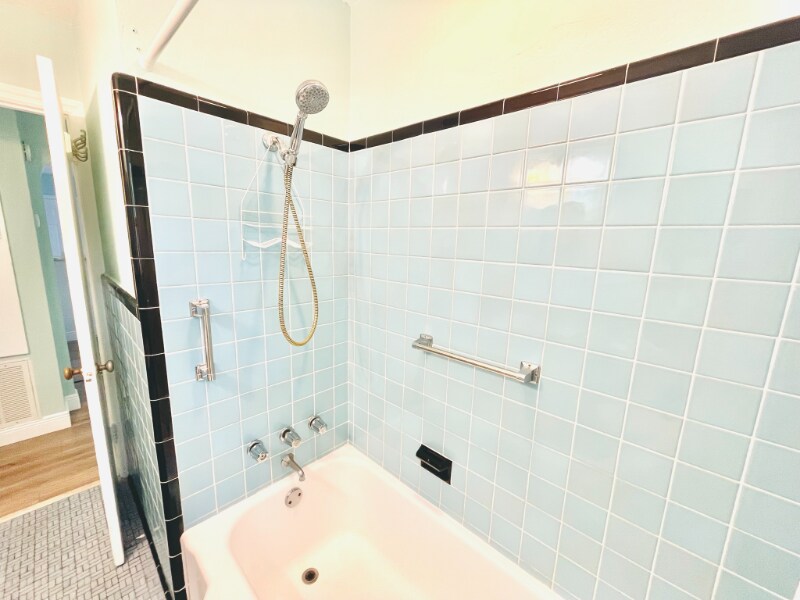 Building Photo - 14902 N Bayshore Dr