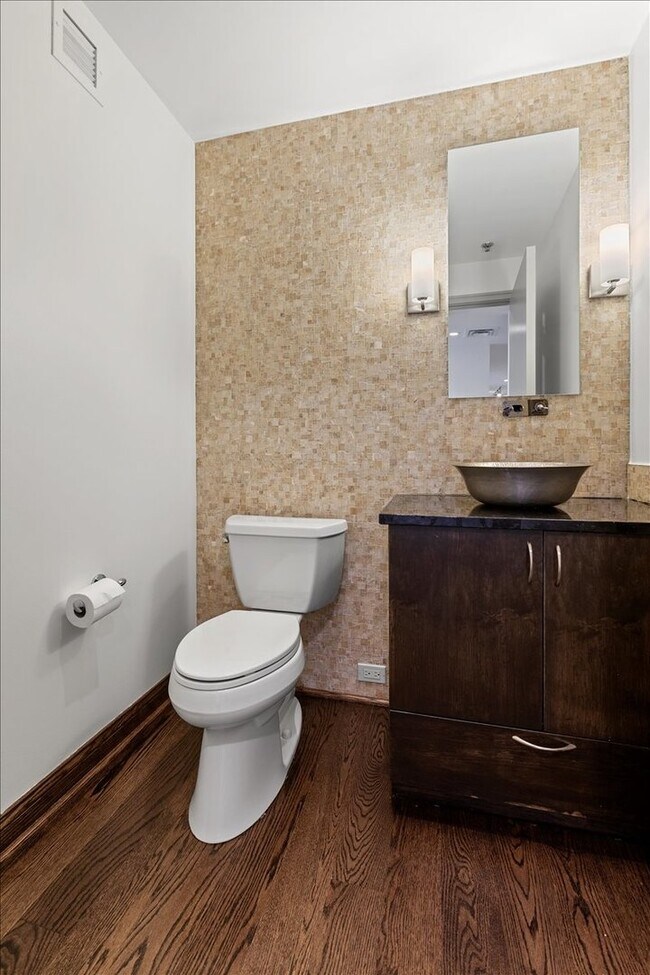 Building Photo - 250 E Pearson St