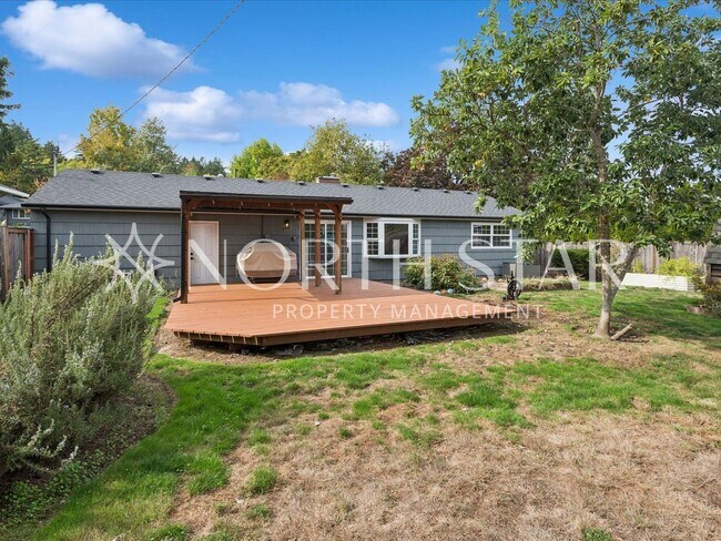 Building Photo - Charming Updated One-Level Home with Spacious Yard in Lake Oswego