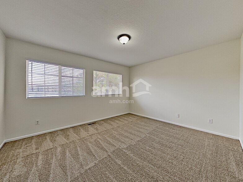 Building Photo - 9762 Chambers Dr