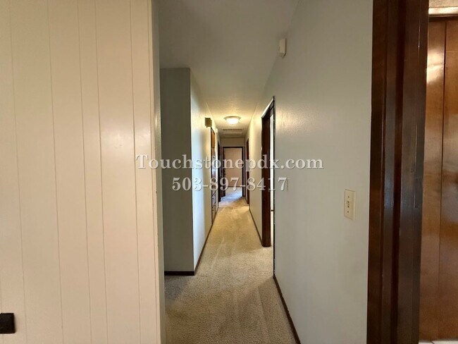 Building Photo - 13540 SW Hyland Park Ct