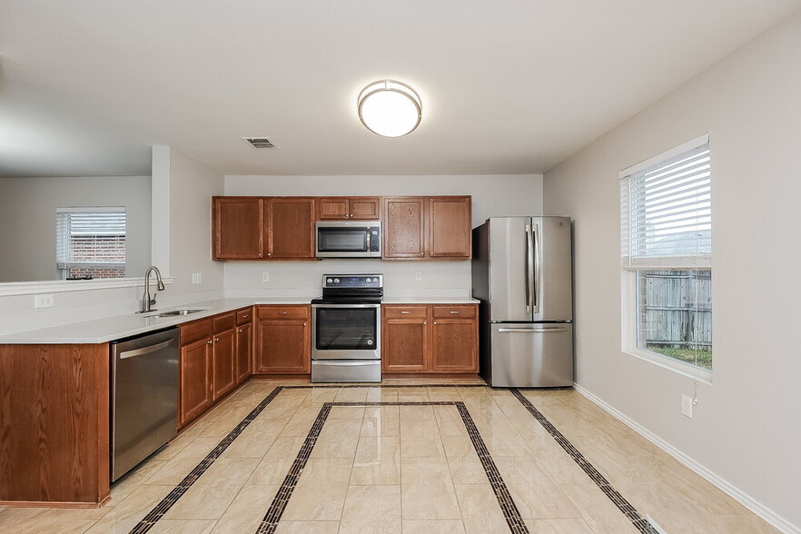 Building Photo - 8123 Stowe Springs Ln