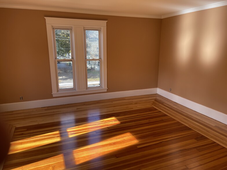 Unit2 Master Bedroom - 101 Walnut St