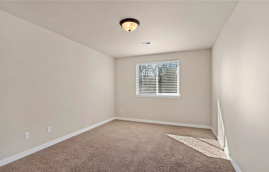 Building Photo - 1621 Bellerive Way SE