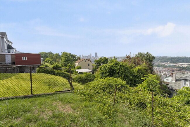 Building Photo - 2721 Cobden St