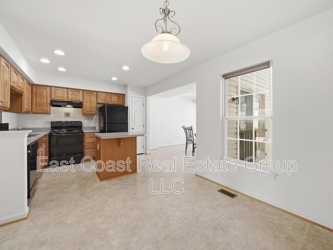 Building Photo - 1247 Mare St