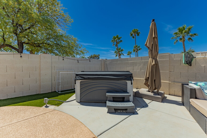 Building Photo - 8735 E Moreland St