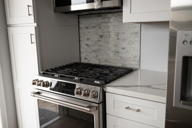 Kitchen - 10506 Haas Ave