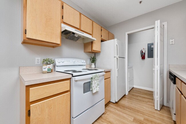Building Photo - 2 Bedroom 2 bathroom  Condominium.