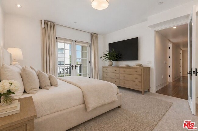 Building Photo - 225 S Hamilton Dr