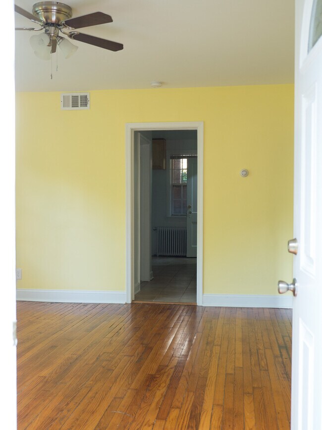 Building Photo - 8007 Garland Ave