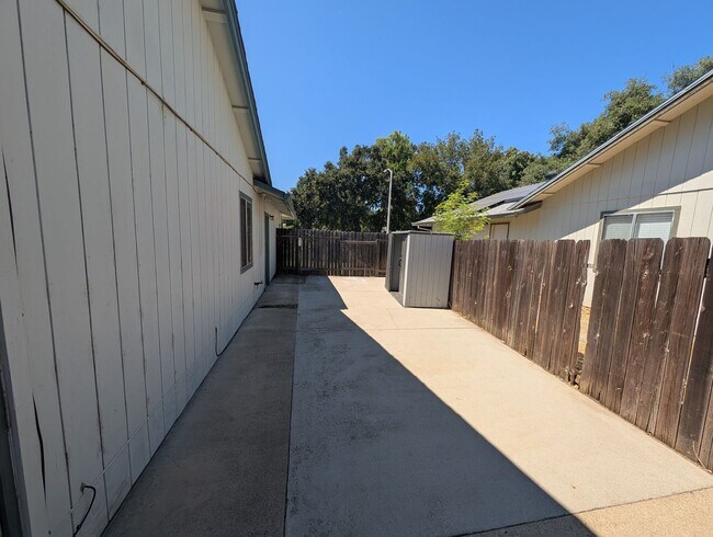 Building Photo - 3 Bedroom House in the Pernie Trail Park N...
