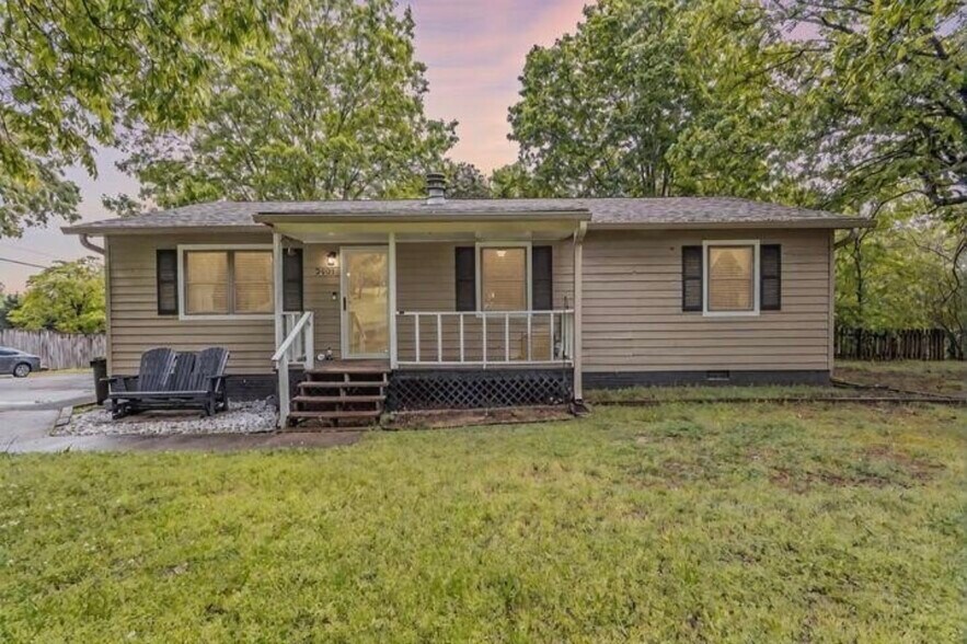 Primary Photo - 2031 Millard Rd