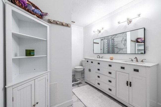 Building Photo - 27301 Plantation Dr NE